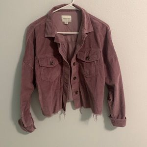 American eagle cropped corduroy jacket in the color lavender/purple.